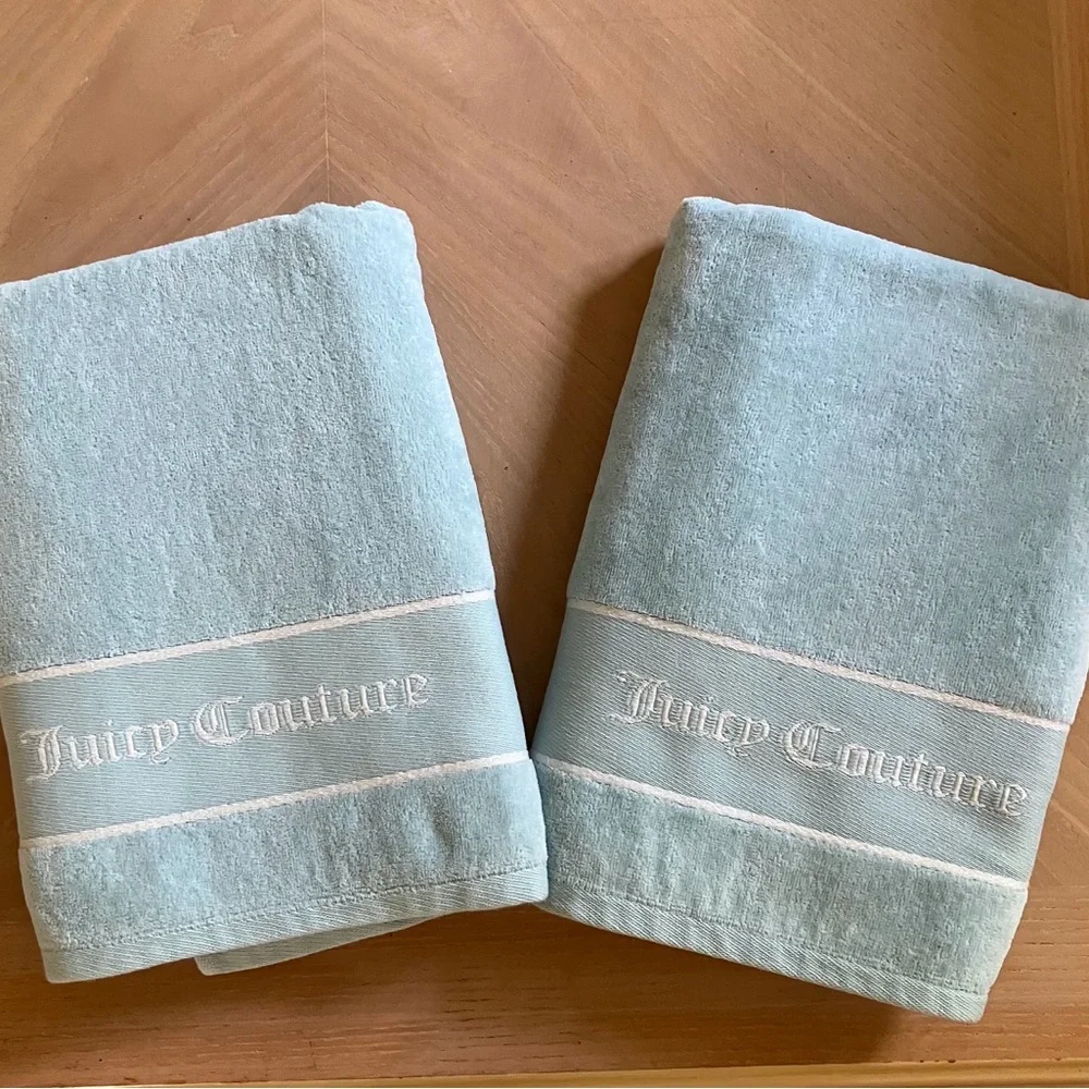 JUICY COUTURE Set of 2 Light Aqua Blue and White Embroidered Logo Bath Towels